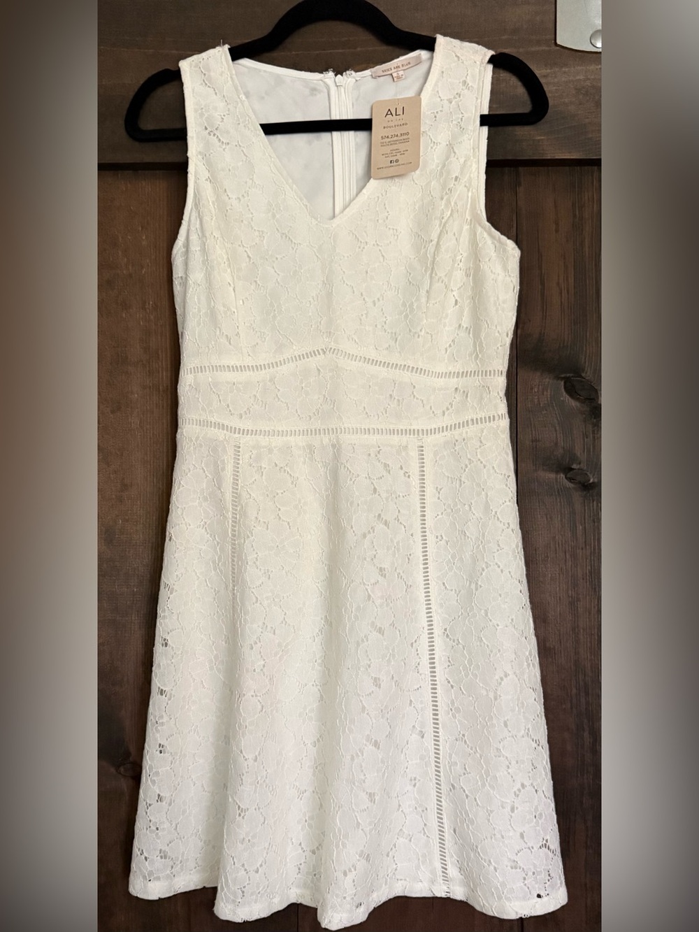 NWT Skies are Blue Eyelet Dress Sz Small Cream Boutique V-neck Sleeveless